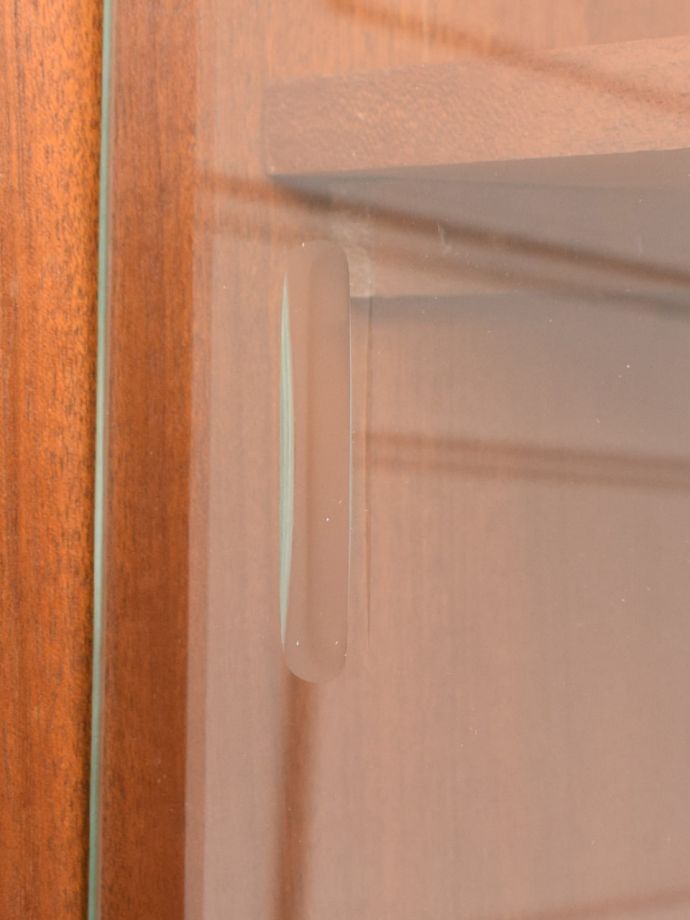 北欧スタイルのおしゃれなガラスキャビネット、チーク材のビンテージ