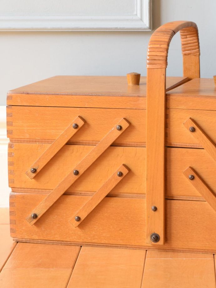 イギリスのアンティークソーイングボックス、持ち運び出来るお裁縫箱(x