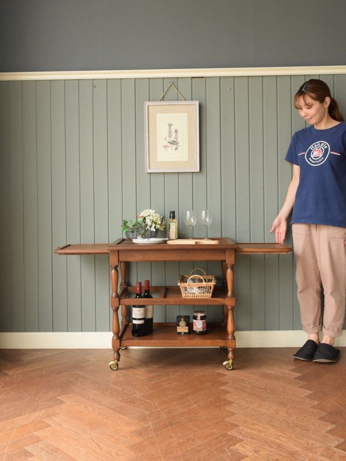 英国アンティークのワゴン