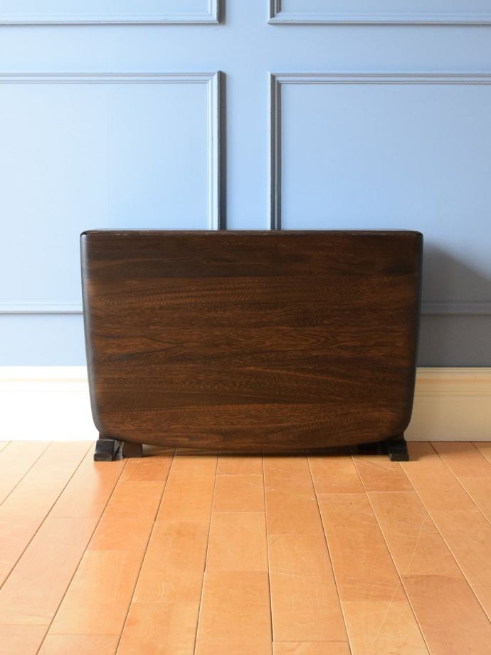 折り畳み式テーブルの側面