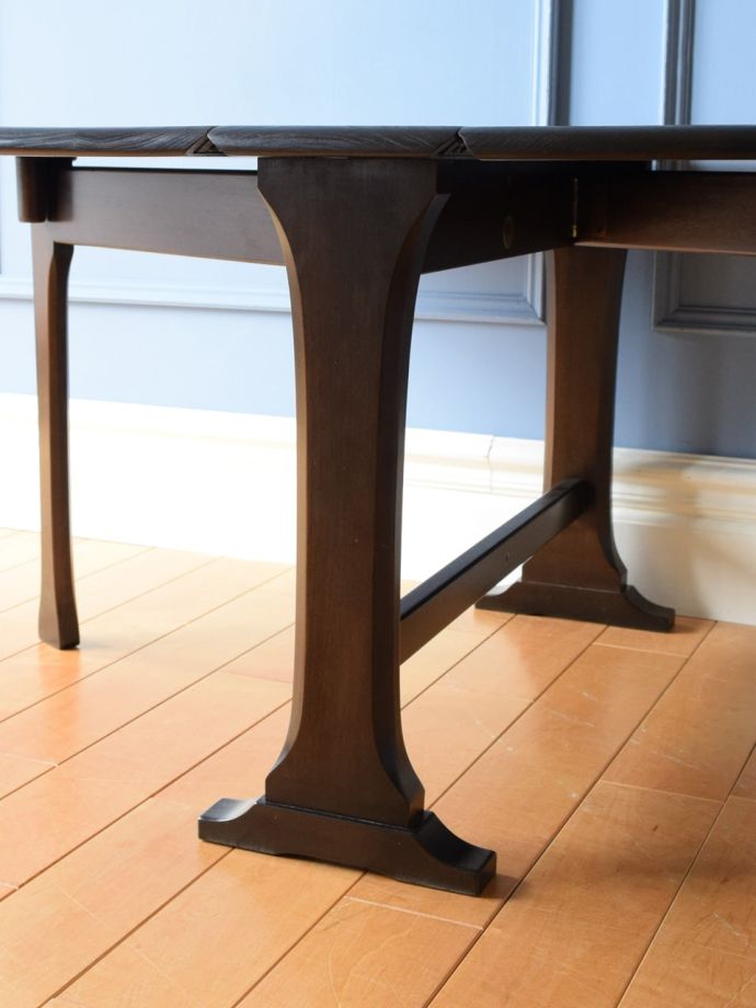 ビンテージテーブルの脚