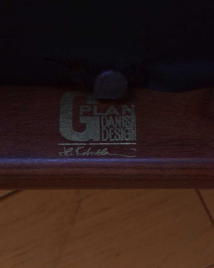 G-PLAN(Gプラン)　アンティーク チェア　ビンテージの北欧椅子、G-planのダイニングチェア。「G-PLAN」のロゴがスタンプされています。(x-390-c-1)