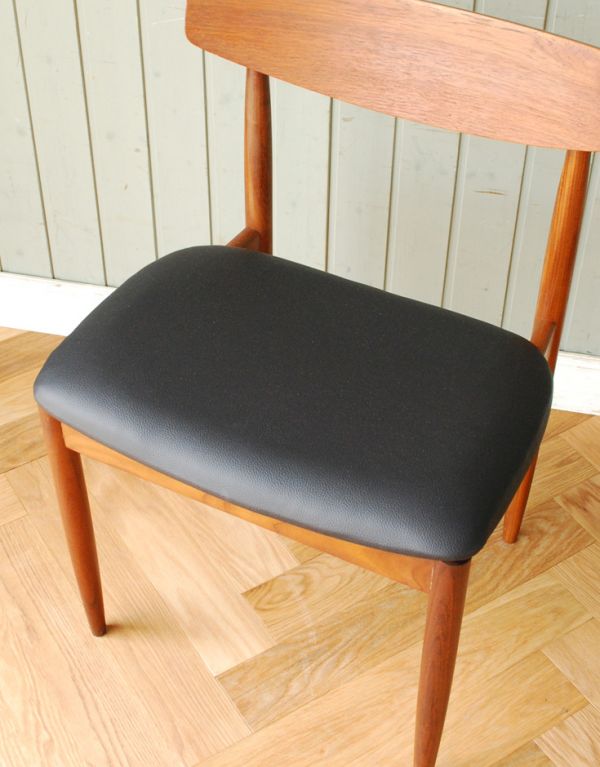 G-PLAN(Gプラン)　アンティーク チェア　ビンテージの北欧椅子、木製フレームのG-planダイニングチェア。厚くて柔らかいクッションです。(x-463-c)