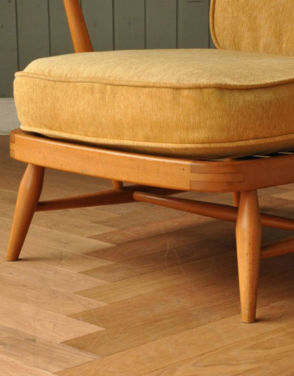 北欧スタイルの暮らしにアーコール社のアンティークソファ、1人掛けのラウンジチェア（イエロー）(x414c)｜アンティークチェア・椅子