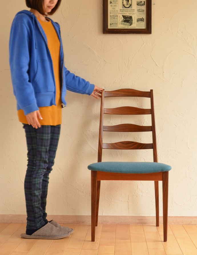 G-PLAN(Gプラン)　アンティーク チェア　長く使える北欧インテリア、シンプルなG-planのダイニングチェア（ブルー）。スッキリとカッコいい北欧スタイルの椅子ミッドセンチュリーに作られた北欧デザインの椅子は新しさと懐かしさ、両方を感じさせてくれます。(x-419-c)