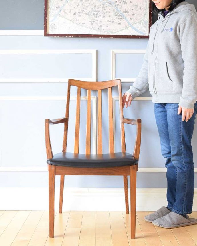 G-PLAN(Gプラン)　アンティーク チェア　アーム付きのG-PLANダイニングチェア、木製フレームのヴィンテージチェア。スッキリとカッコいい北欧スタイルの椅子北欧デザインの椅子はカッコよさが自慢。(x-491-c)