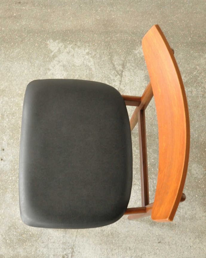 G-PLAN(Gプラン)　アンティーク チェア　カッコイイ北欧のヴィンテージ椅子、G-planダニッシュのチェア（danish）。座面を上から見るとこんな感じ長時間座っても疲れません。(x-496-c)