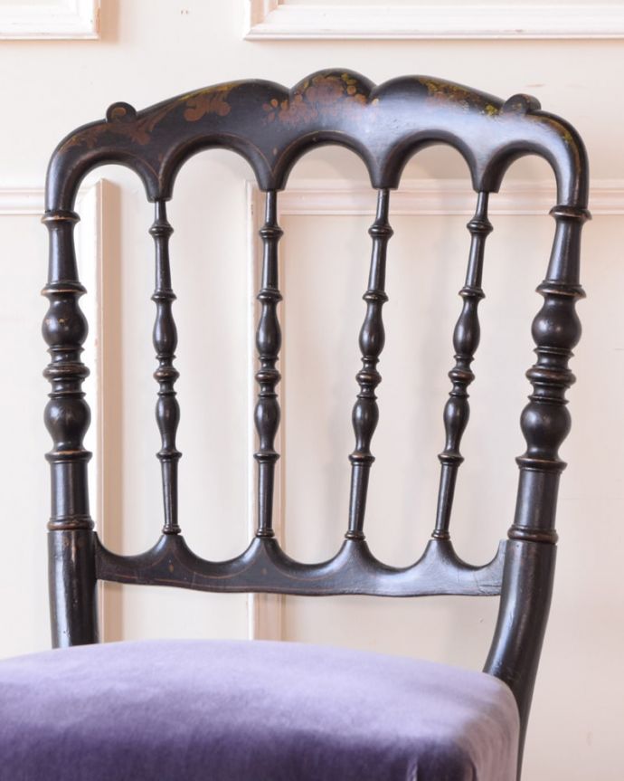 サロンチェア　アンティーク チェア　ナポレオンチェアー napoleon trois chair。アンティークらしい背もたれの装飾背もたれのデザインがとてもキレイ。(x-505-c)