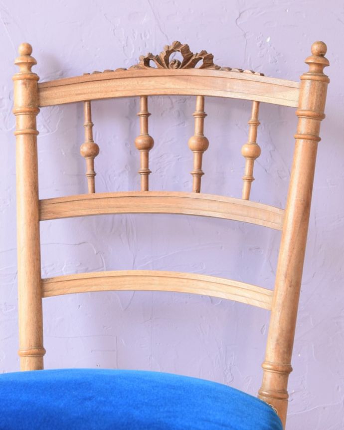 フランスの椅子らしい装飾