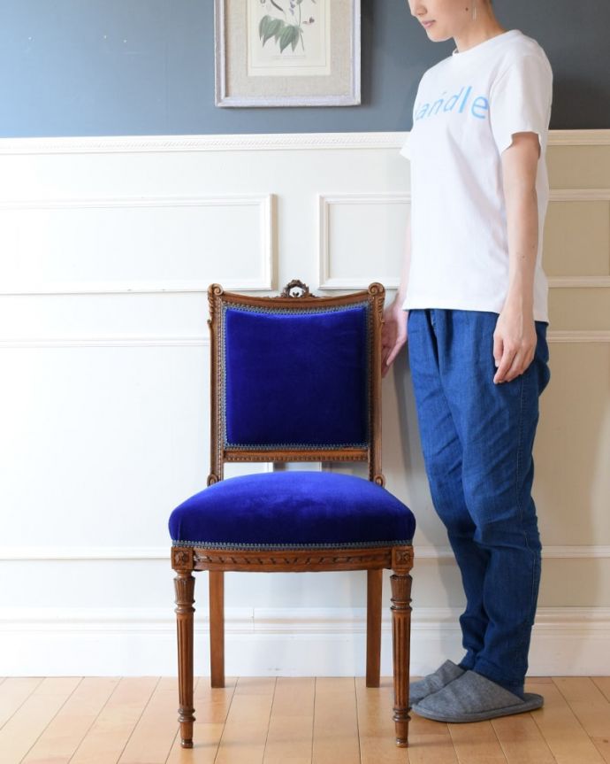 ダイニングチェア　アンティークチェア・椅子　フランスから来た上質なインテリア、彫りが美しいアンティークチェア　座るためだけじゃなく見て楽しむ椅子上質な雰囲気が漂うアンティークのサロンチェアは、座るためだけの椅子ではありません。(x-516-c)