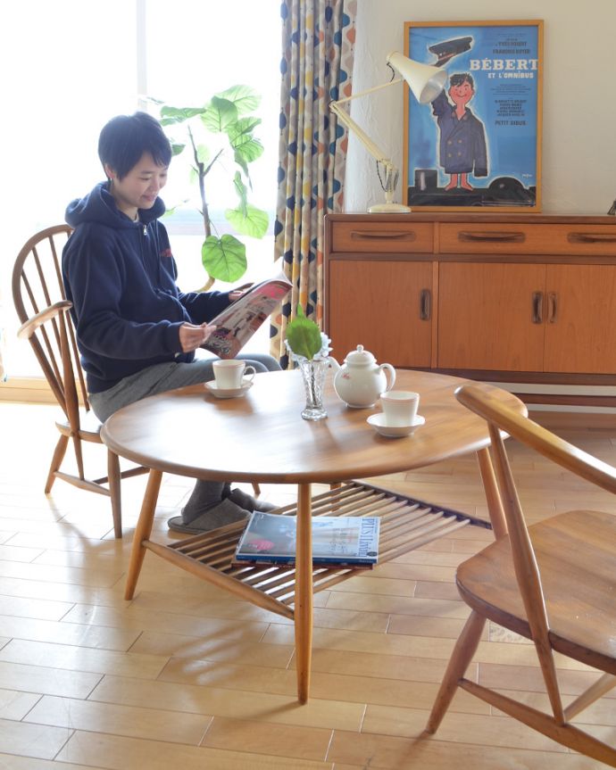 アーコールの家具　アンティーク家具　和室にも似合うヴィンテージ家具、アーコールのコーヒーテーブル。どんなテイストにもマッチしてしまうのが、このアーコールのコーヒーテーブルです。(x-593-f-1)