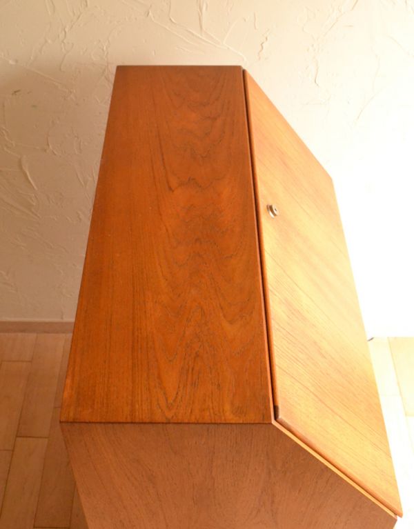 北欧のビンテージ家具、チーク材のシンプルなビューロー(x-623-f