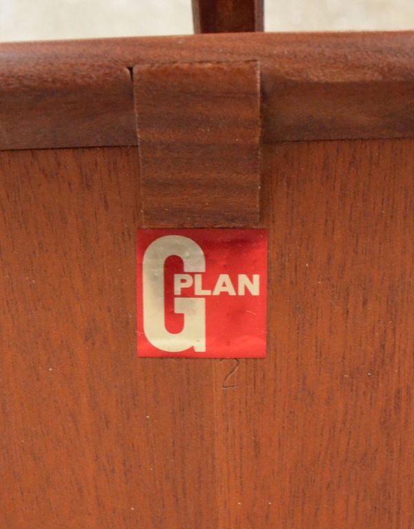 アンティーク家具　G-planのヴィンテージ家具、フレスコシリーズのダイニングテーブル。「G-PLAN」のロゴステッカーが付いています。(x-630-f)
