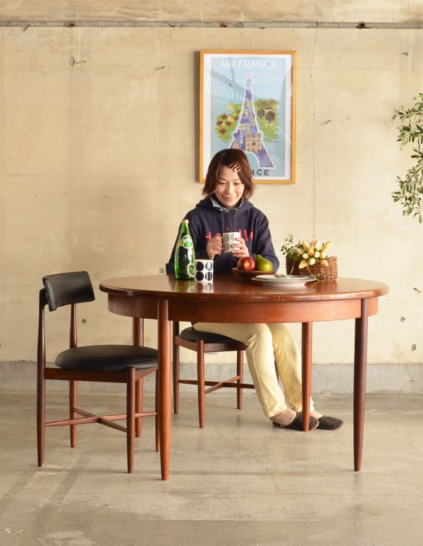 G-planのヴィンテージ家具、フレスコシリーズのダイニングテーブル