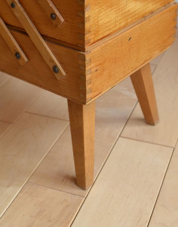裁縫箱として使われていた木製のアンティークソーイングボックス(x-648-f)｜アンティーク家具