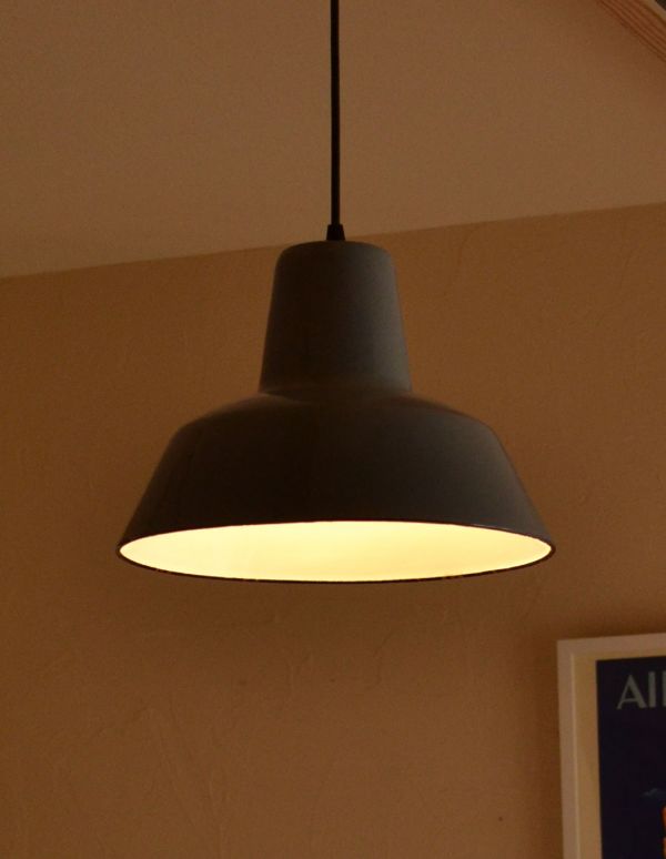 ペンダントライト　照明・ライティング　Philips社（フィリップス）製、フランスアンティークエナメルランプ。アーコールの家具とも相性はピッタリ。(x-656-z)