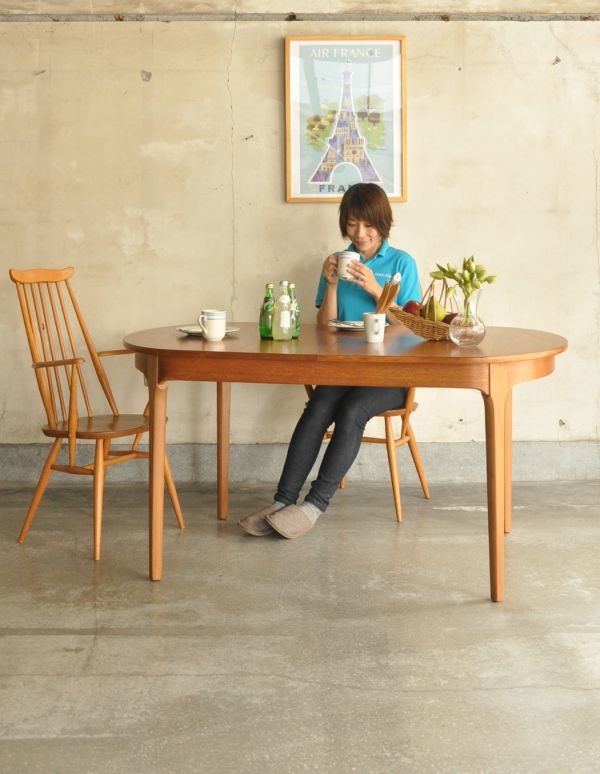 アンティークのテーブル　アンティーク家具　食卓を彩るヴィンテージ家具、Nathan（ネイサン）社の伸張式のダイニングテーブル。大人気のダイニングテーブル。(x-660-f)