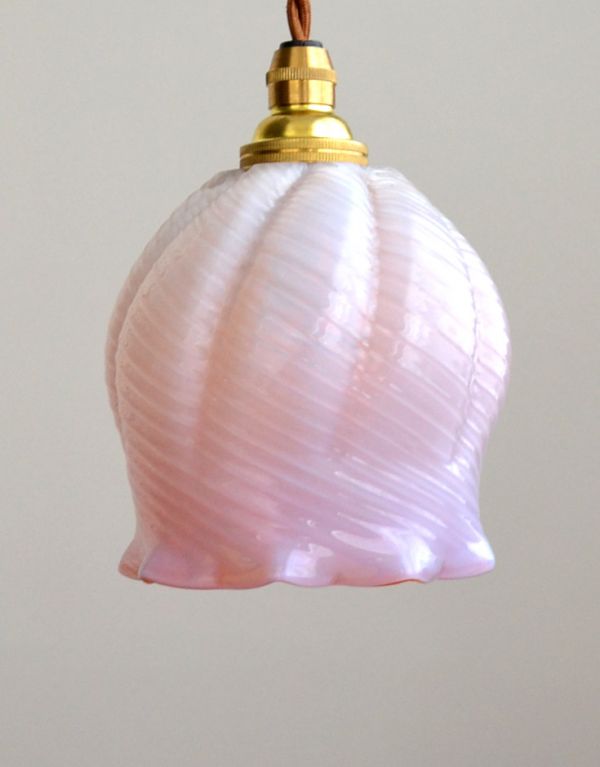 イギリスで見つけたアンティーク照明、オレンジオパリンのランプ