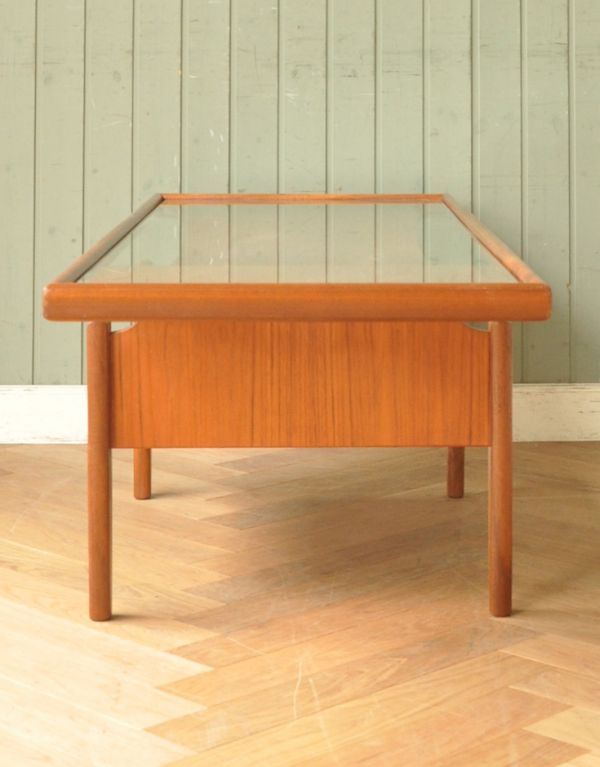 デンマークデザイナーのヴィンテージ家具、G-PLANのセンターテーブル(x