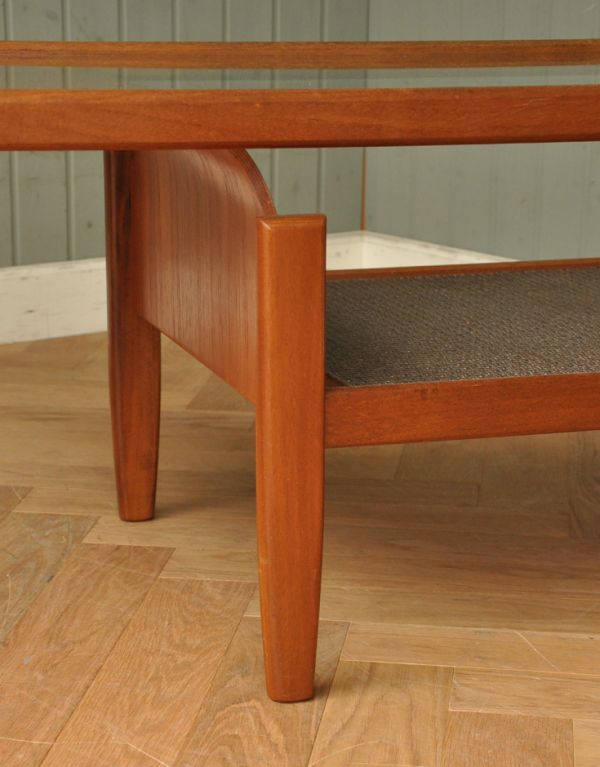 デンマークデザイナーのヴィンテージ家具、G-PLANのセンターテーブル(x 
