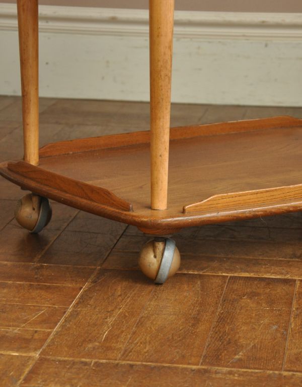 アンティーク ERCOL アーコール バタフライトロリー ワゴン テーブル 天板がバタフライ式になった、ERCOL社のヴィンテージワゴン