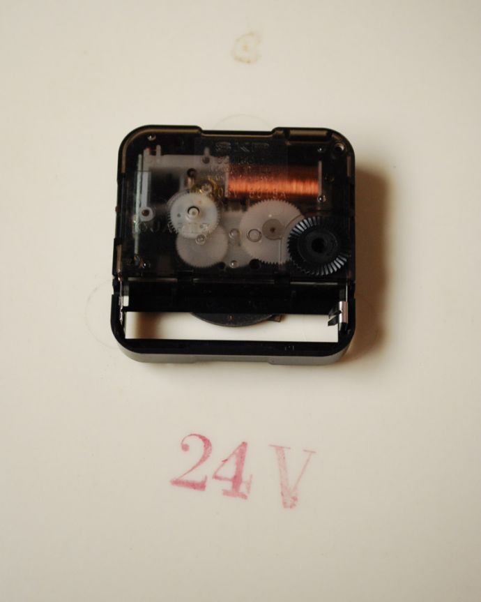 アンティーク その他の雑貨　アンティーク雑貨　Pragotron(パラゴトロン)社のインダストリアルなアンティーク壁掛け時計（ブラック）。単三電池一つで動きます。(x-723-z)