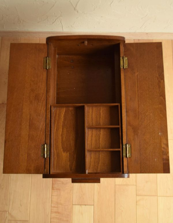 イギリスから届いたアンティークの裁縫箱、木製のソーイングボックス(x