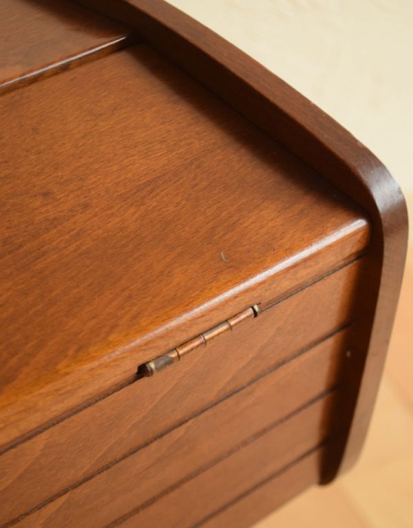 イギリスから届いたアンティークの裁縫箱、木製のソーイングボックス(x