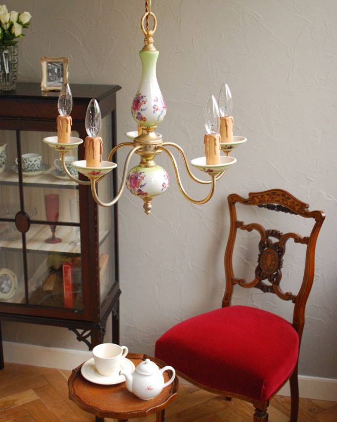 アンティークイギリス照明、お花模様の陶器製のシャンデリア（Ｅ17 