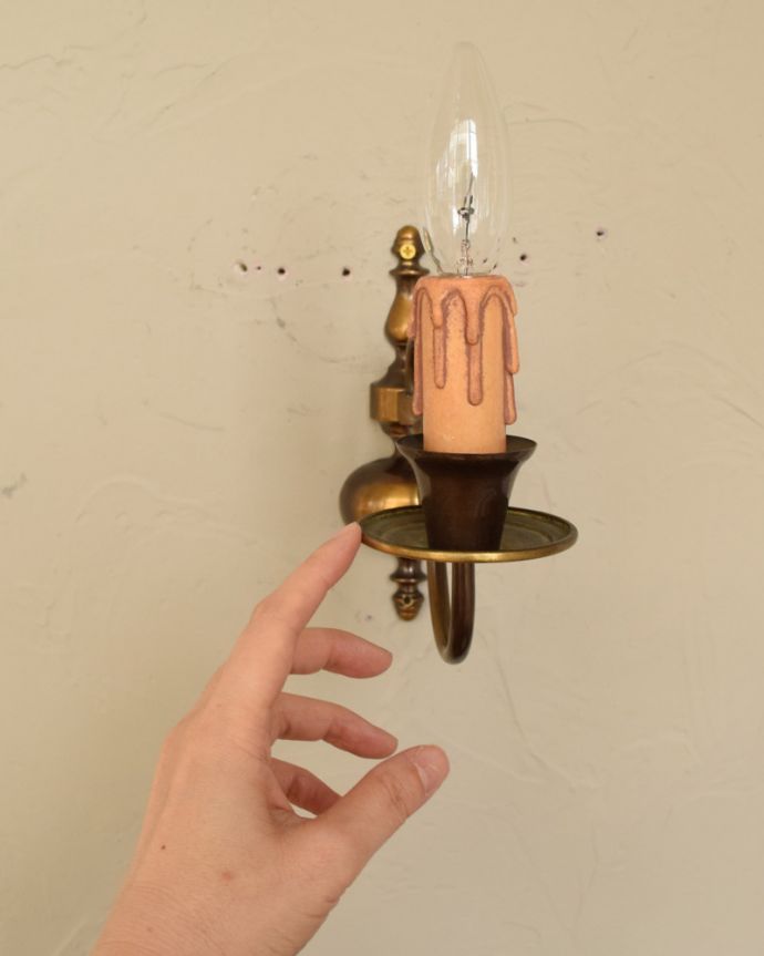 壁付けブラケット　照明・ライティング　1灯タイプのアンティークウォールブラケット（Ｅ17シャンデリア球付）。玄関や洗面、階段などにピッタリの壁付けブラケット。(x-735-z)
