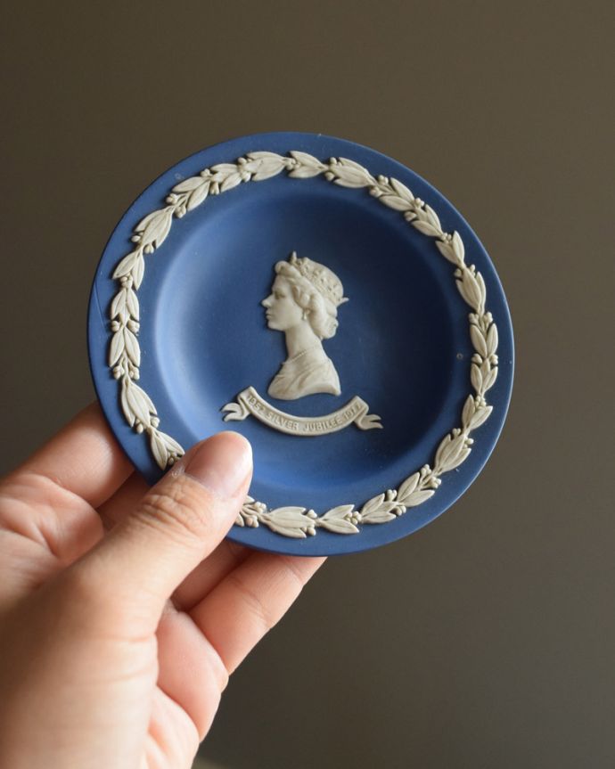 1952-1977　ウェッジウッドピンディッシュ、シルバージュビリーのアンティークプレート（Wedgwood）