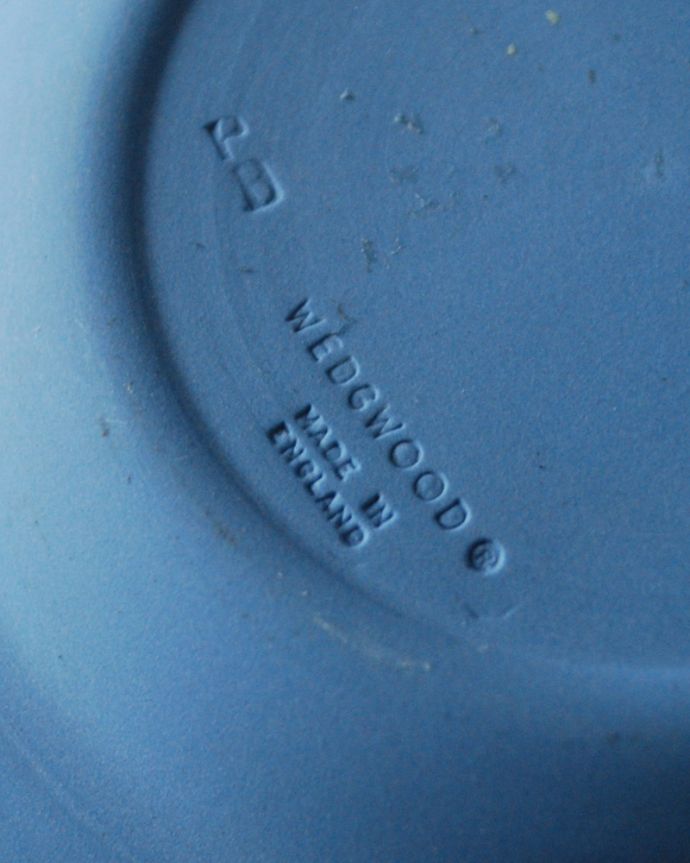 アンティーク 陶磁器の雑貨　アンティーク雑貨　エンジェルモチーフのピンディッシュ、アンティークウェッジウッド（ブルー）。裏にメーカーの刻印があります。(x-745-z)