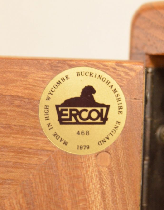 アーコールの家具　アンティーク家具　アーコール（ERCOL）のヴィンテージサイドボード、北欧スタイルに似合うアンティーク家具。アーコール社のタグが残っていました。(x-801-f)