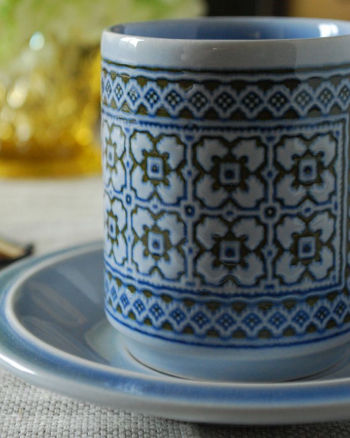Hornsea（ホーンジー）　アンティーク雑貨　イギリスのヴィンテージ食器、ホーンジー社（Hornsea）のカップ＆ソーサー（タペストリーシリーズ） 。淡い色と幾何学文様のタペストリーホーンジーにはめずらしい淡いブルーのタペストリー。(x-802-z)