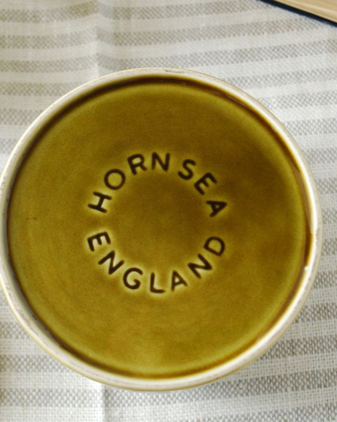 Hornsea（ホーンジー）　アンティーク雑貨　ホーンジー定番のレイクランドグリーン、アンティークのキャニスター（ＳＵＧＡＲ）　。メーカーのロゴが付いています。(x-805-z)