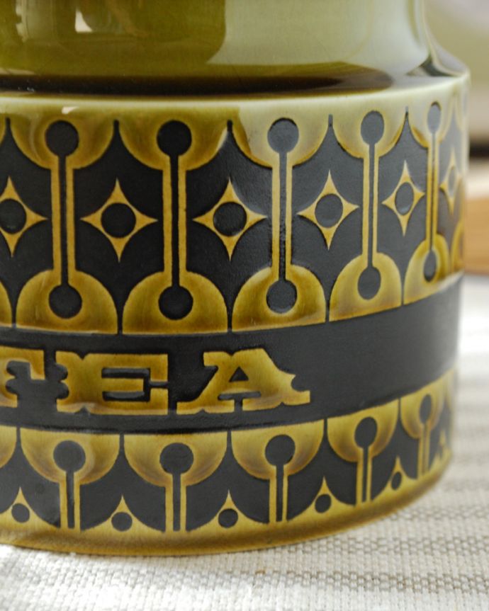 Hornsea（ホーンジー）　アンティーク雑貨　ホーンジー定番のレイクランドグリーン、アンティークのキャニスター（ＴＥＡ）。イギリスの陶器メーカーHORNSEA（ホーンジー）社のHEIRLOOM（ヘアルーム）シリーズ。(x-806-z)