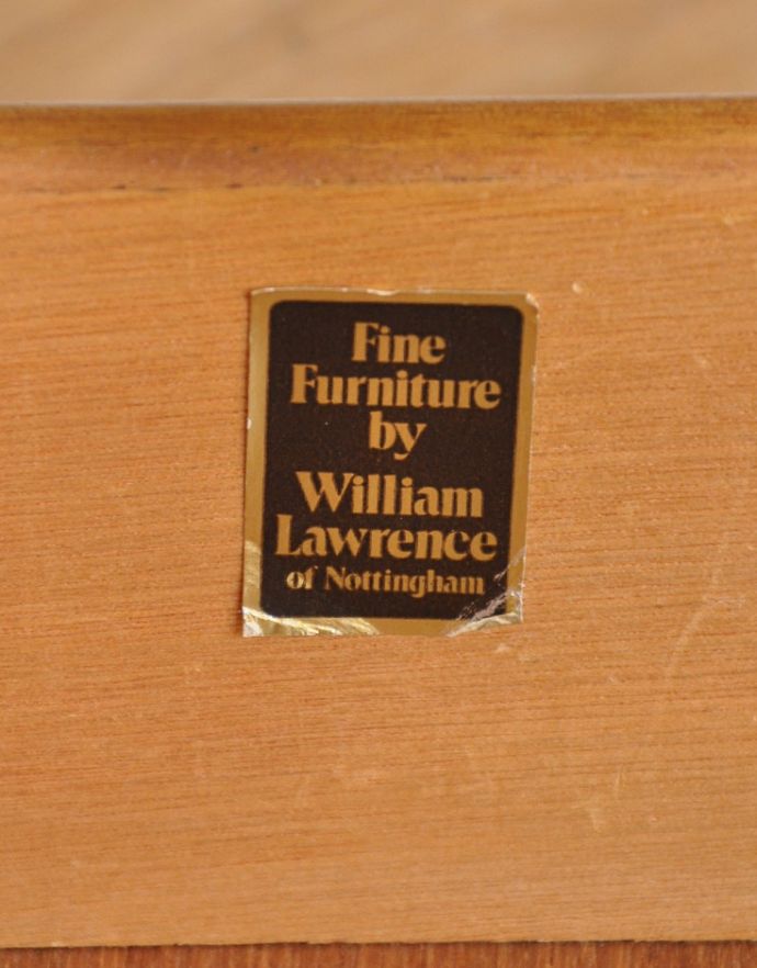 アンティークのキャビネット　アンティーク家具　ヴィンテージ家具、William Lawrence（ウィリアムローレンス）のキャビネット。William Lawrence（ウィリアムローレンス）のタグが残っていました。(z-058-f)