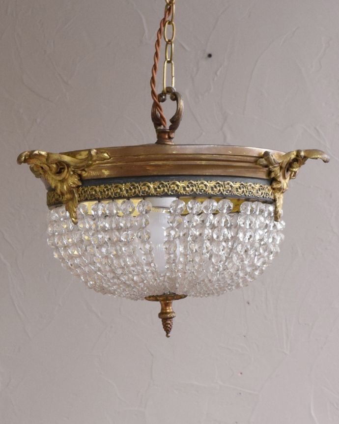 シャンデリア　照明・ライティング　フランス輸入の照明、真鍮×ガラスのアンティークシャンデリア（Ｅ26球）。エレガントで高級感溢れる雰囲気を演出してくれる真鍮のシャンデリアです。(x-821-z)