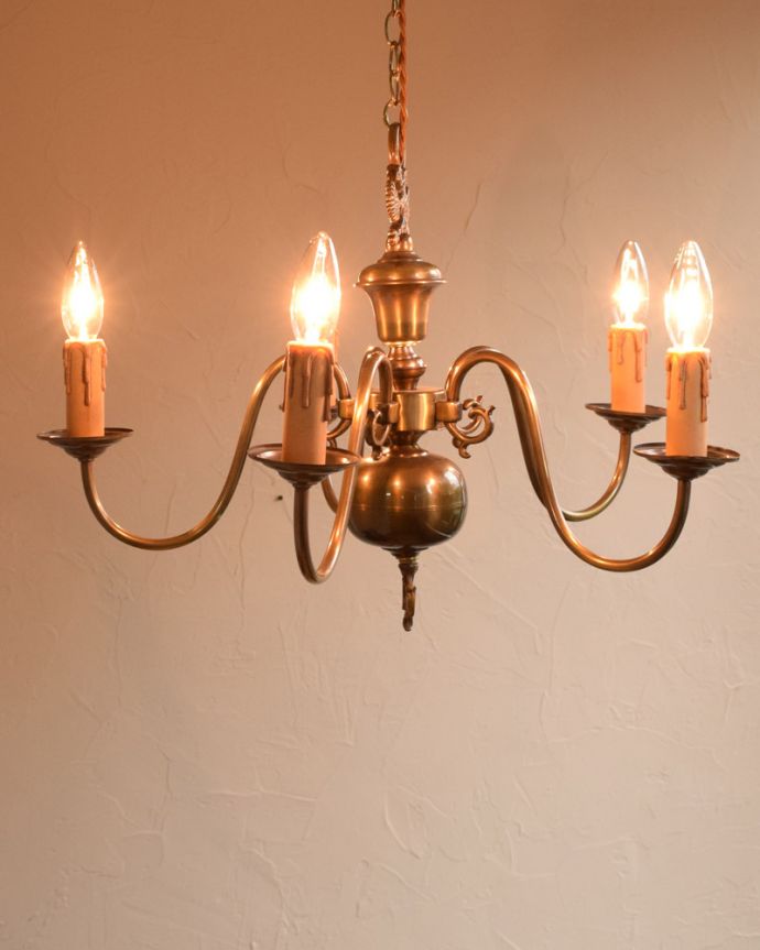 シャンデリア　照明・ライティング　鷲モチーフの英国アンティークシャンデリア（Ｅ17シャンデリア球付）。エレガントで高級感溢れる雰囲気を演出してくれる真鍮のシャンデリアです。(x-836-z)