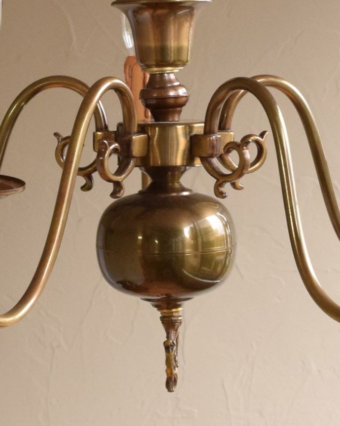 シャンデリア　照明・ライティング　鷲モチーフの英国アンティークシャンデリア（Ｅ17シャンデリア球付）。隅々までこだわったデザインなのでどこから見ても楽しめます。(x-836-z)