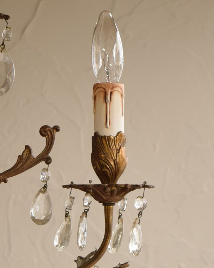 シャンデリア　照明・ライティング　フランスアンティークの植物モチーフの美しい装飾のシャンデリア（Ｅ17シャンデリア球付）。しっかりオーバーホウルをしたので、ご安心下さい。(x-837-z)