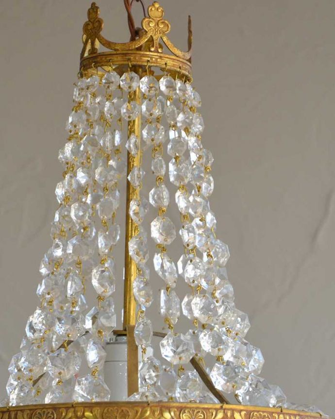 シャンデリア　照明・ライティング　フランス輸入のアンティーク シャンデリア(１灯)（Ｅ17シャンデリア球付）。たっぷり付いたガラスのアクセサリーのゆらめきがロマンチックです。(x-850-z)