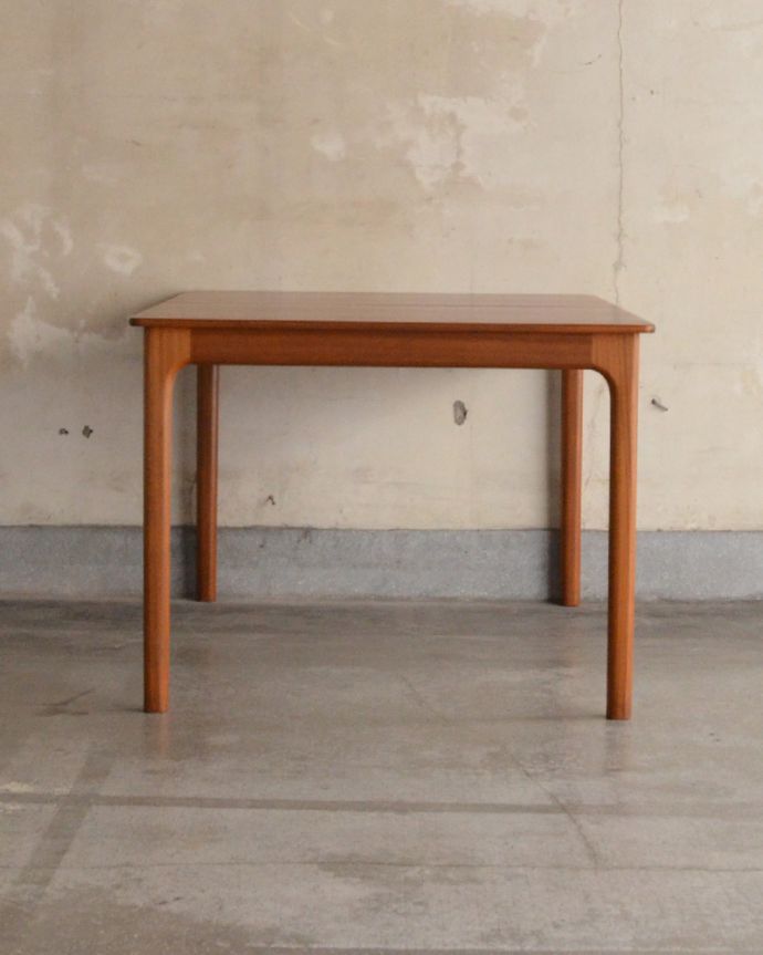 ロイドテーブル　アンティーク家具　食卓で使えるエクステンションテーブル、マッキントッシュのヴィンテージ家具。閉じたときです。(x-870-f)