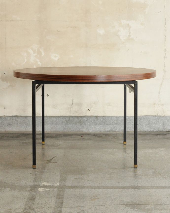アンティークのテーブル　アンティーク家具　異素材を組み合わせたアンティークのダイニングテーブル（円卓）。クルッと回転。(x-877-f)