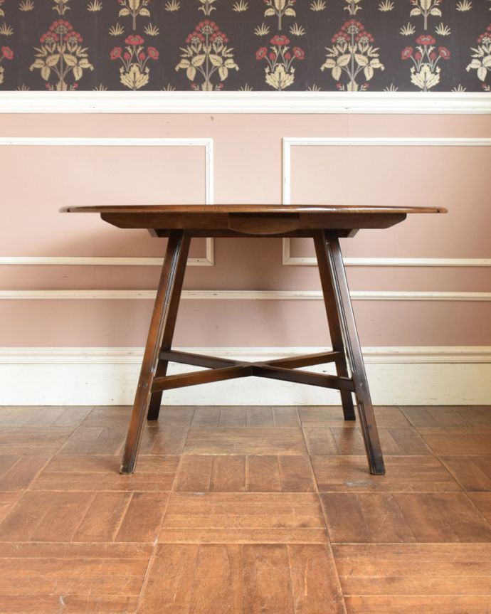 アーコールの家具　アンティーク家具　北欧の老舗メーカーアーコール社のダイニングテーブル、アンティークの伸張式家具。組み脚がとっても美しいデザイン。(x-898-f)