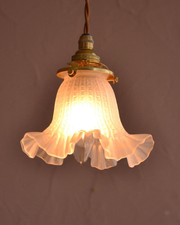照明・ライティング　ランプシェード　お部屋のアクセサリーに使って欲しいアンティーク照明器具の中で気軽に使いやすいペンダントライト。(x-919-z)