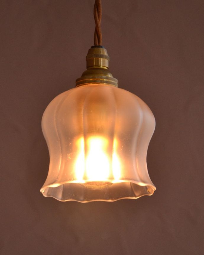 照明・ライティング　ランプシェード　お部屋のアクセサリーに使って欲しいアンティーク照明器具の中で気軽に使いやすいペンダントライト。(x-925-z)