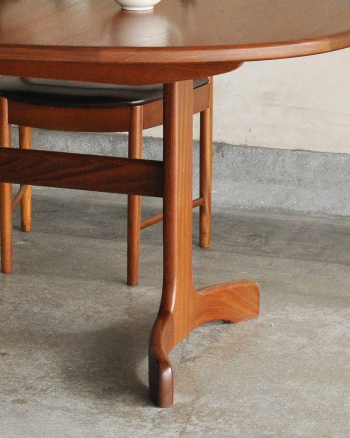 G-PLAN(Gプラン)　アンティーク家具　G-planデザインのダイニングテーブル、アンティークの北欧家具。キチンとお直ししました。(x-929-f)