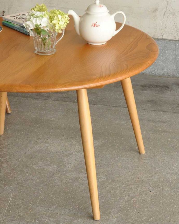 アンティークのテーブル　アンティーク家具　アーコールのヴィンテージ家具、シンプルなコーヒーテーブル 。シンプルでスッキリ。(x-942-f)