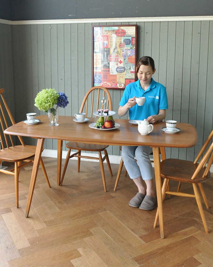 アーコールの家具　アンティーク家具　北欧デザインの王道　アンティークアーコールテーブル。ほっこりとした表情に癒されますお茶の時間、パソコンや書き物、アイロンなどの作業台として。(x-961-f)